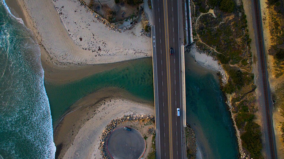 Aerial view of the Cardiff-by-the-Sea coastline in Encinitas